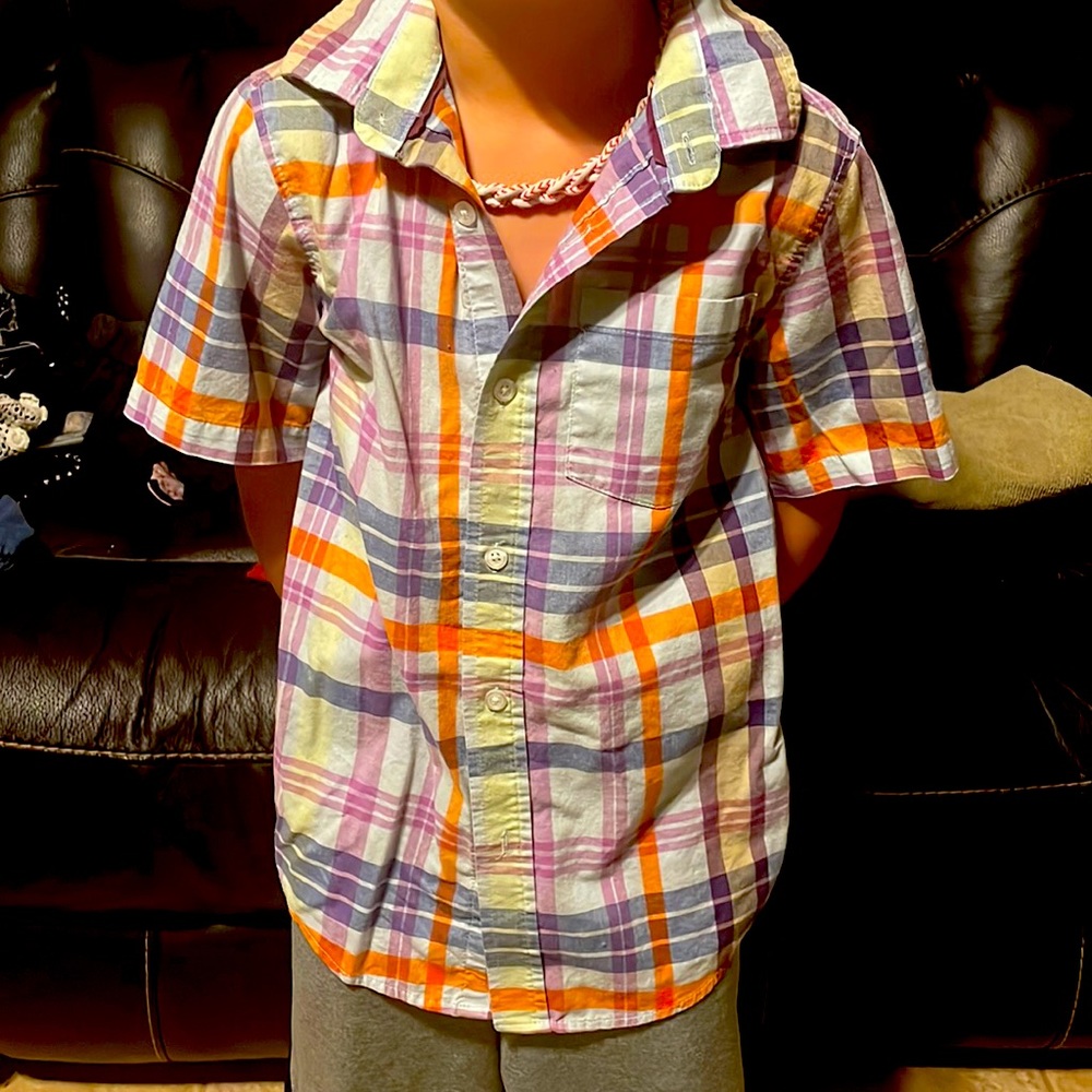 Boys size 8 button down cat and Jack pastel collard shirt, perfect for Easter!